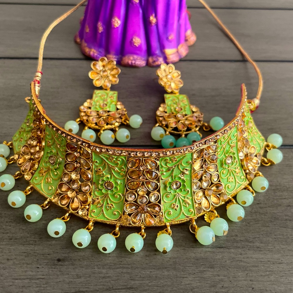👑BNWT women Necklace, green/gold, onesize FREE: Matching Earings